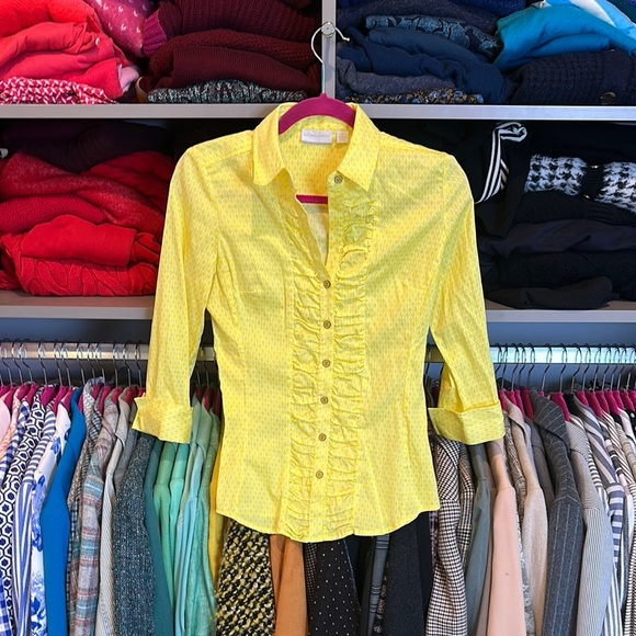 New York & Co. yellow/white print 3/4 sleeve ruffled button down top size XS - Picture 1 of 3